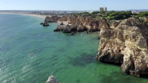 Epic Reveal Une Plage Secrète Située Entre Immenses Falaises Océaniques — Video