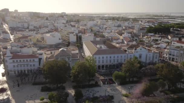Drone Vola Sopra Stupefacente Paesaggio Urbano Tradizionale Europeo Faro Portogallo — Video Stock