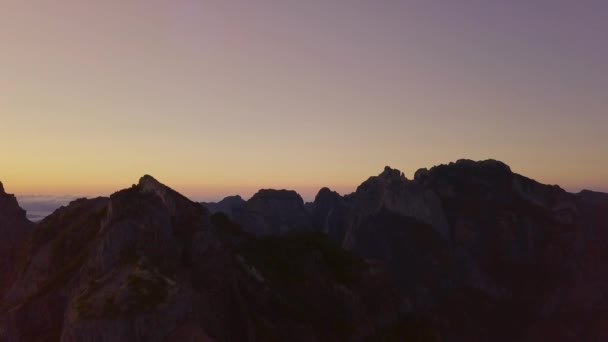 Vista Mágica Del Atardecer Desde Montaña Rocosa 1818 Metros Altitud — Vídeo de stock