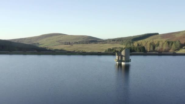 Luftaufnahme Des Backwater Reservoir Und Der Pumpstation Einem Herbstmorgen Der — Stockvideo