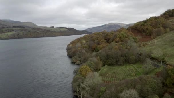 Una Vista Aerea Che Guarda Giù Loch Tay Una Giornata — Video Stock