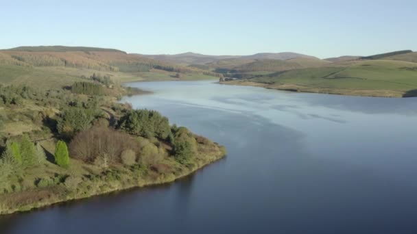 Légi Kilátás Backwater Víztározó Egy Őszi Reggelen Közel Város Kirriemuir — Stock videók