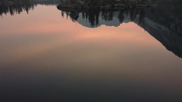 Den Sonnenaufgang Mit Dem Bergsee Enthüllen Eine Schöne Szene Die — Stockvideo