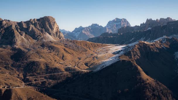 Kijkend Naar Passo Giau Cima Ambrizzola Punta Sorapiss Terwijl Schaduwen — Stockvideo