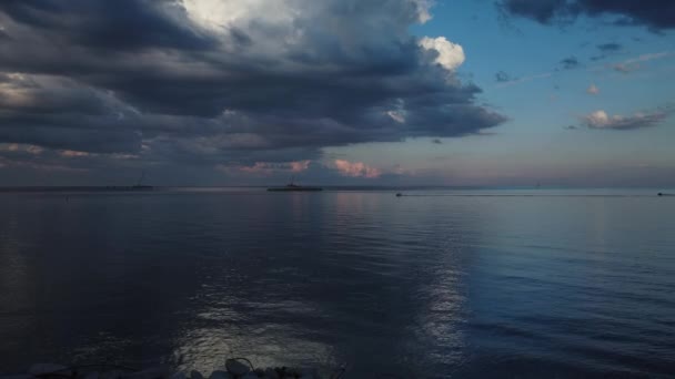 Breed Shot Van Sea Doos Skimmen Een Rustige Lake Ontario — Stockvideo