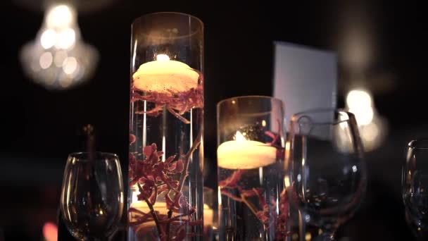 Mesa Recepção Casamento Peça Central Com Flores Velas Flutuantes Com — Vídeo de Stock