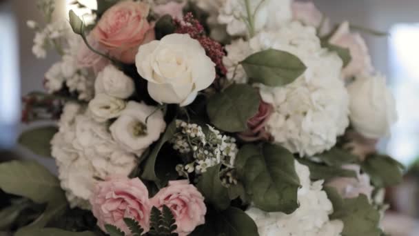 Roze Witte Roos Boeket Opgezet Voor Een Stijlvolle Bruiloft Quebec — Stockvideo