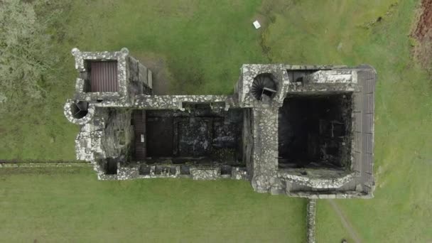 Vista Aérea Las Ruinas Del Castillo Carnasserie Día Nublado Argyll — Vídeos de Stock