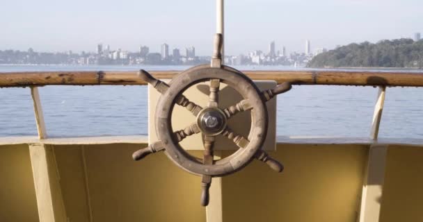 Roda Madeira Navio Cruzeiro Barco Porto Sydney Com Paisagem Urbana — Vídeo de Stock