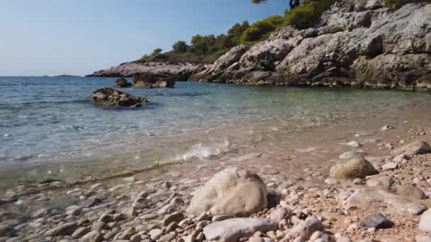 Pohled Skály Oblázky Čisté Vody Barjoska Beach Ostrově Vis Chorvatsku — Stock video
