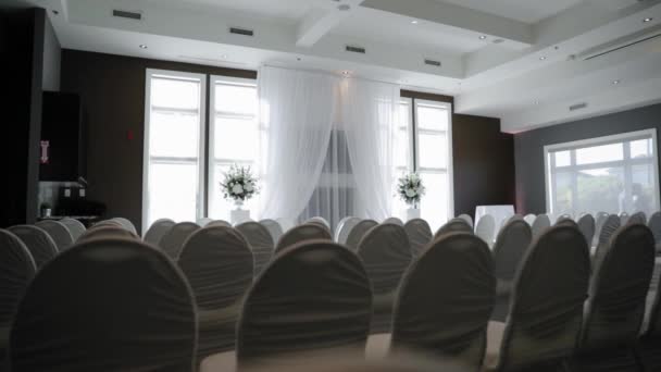 Следующий Ресторан Ститтсвилле Онтарио Красивой Свадебной Церемонии Белым Декором Стульями — стоковое видео