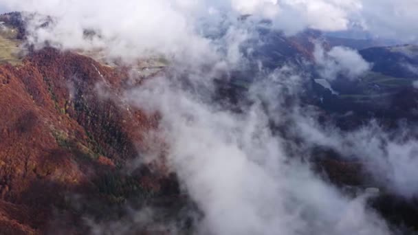 Nubes Blancas Humeantes Sobre Verde Paisaje Lombardo Cerca Del Lago — Vídeos de Stock