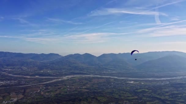 Colorido Parapente Aire Con Río Piave Fondo Deporte Aventura — Vídeo de stock