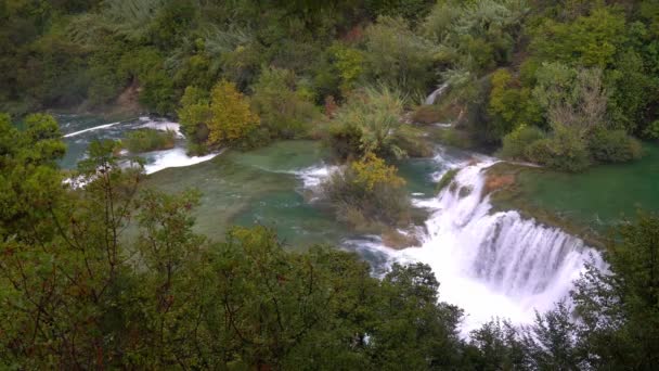 Overhead Utsikt Över Kaskader Vattenfall Vid Krka Nationalpark Kroatien Hösten — Stockvideo