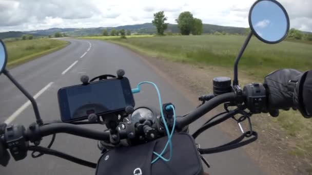 Punto Vista Del Motociclista Que Conduce Por Una Hermosa Carretera — Vídeo de stock