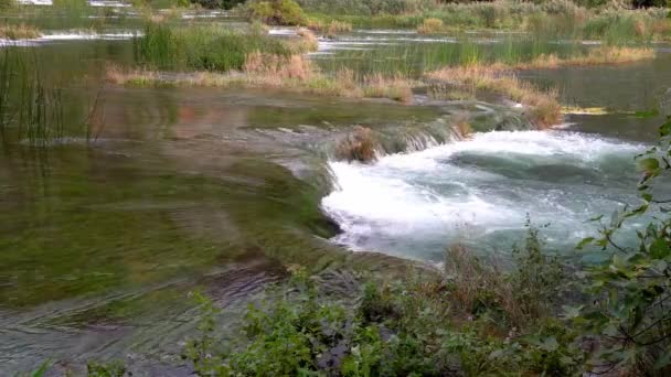 Большие Объемы Воды Стекают Одного Пруда Другой Национальном Парке Крка — стоковое видео