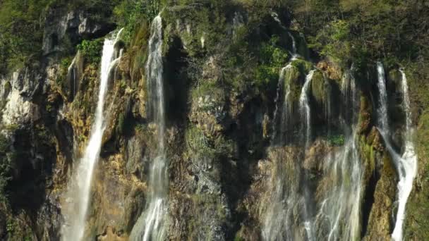 Utsikt Över Höga Tunna Vattenfallen Veliki Slap Plitvicesjöarnas Nationalpark Kroatien — Stockvideo