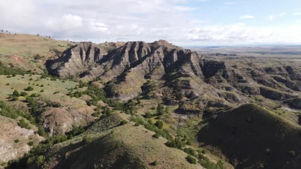 Panning Utsikt Över Wyoming Kullar Sommaren Med Mycket Tydliga Skikt — Stockvideo