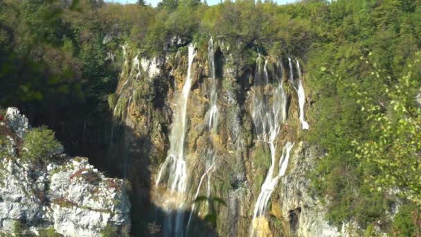 Wide Angle View Tall Thin Waterfalls Veliki Slap Plitvice Lakes — Stock Video