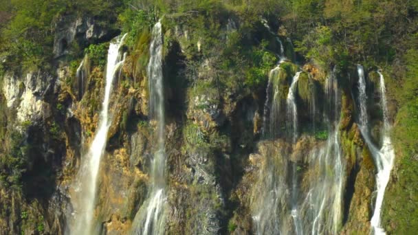 Utsikt Över Höga Tunna Vattenfallen Veliki Slap Plitvicesjöarnas Nationalpark Kroatien — Stockvideo