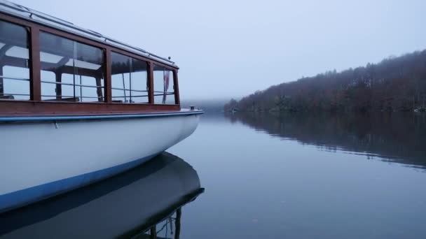 Jezero Bohinj Turistické Lodi Brzy Ráno Mlhou Při Východu Slunce — Stock video