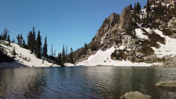 Blasende Wasseroberfläche Des Surprise Lake Grand Teton National Park Wyoming — Stockvideo