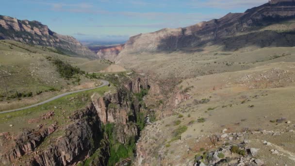 Seguimiento Vista Aérea Del Cañón Shell Creek Que Corre Junto — Vídeos de Stock