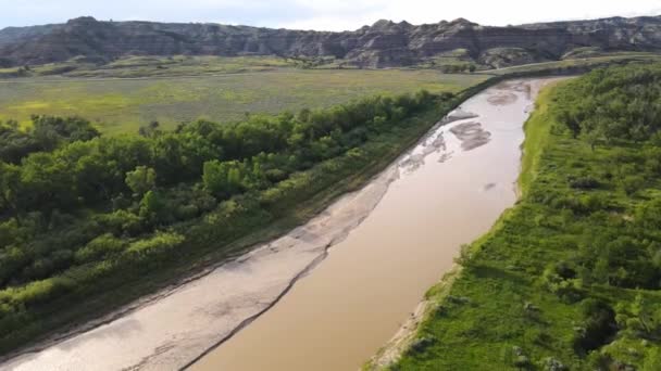 Voando Sobre Little Missouri River Ângulo Fora Theodore Roosevelt National — Vídeo de Stock