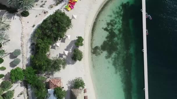 Vue Aérienne Ascendante Sur Une Station Balnéaire Sur Plage Santa — Video