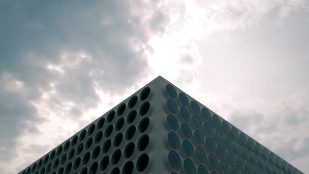 Lapso Tempo Edifício Simétrico Forma Com Janelas Circulares Nuvens Atrás — Vídeo de Stock