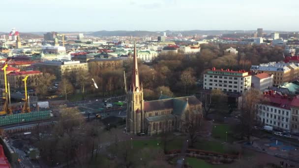 Luftaufnahmen Über Der Stadt Göteborg Schweden Drohne Erfasst Alte Kirche — Stockvideo