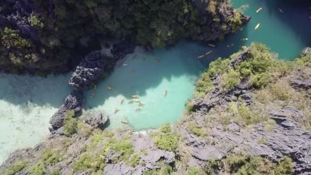 Vista Aérea Desde Arriba Hacia Abajo Del Dron Personas Que — Vídeos de Stock