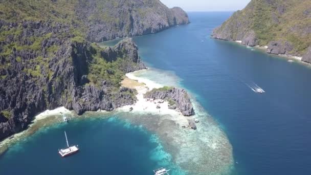Flygdrönare Visa Vackra Privata Filippinerna Med Tour Boat Distance Star — Stockvideo