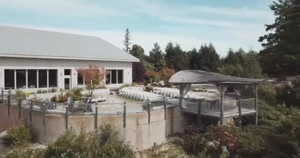 Letecký Klip Dronů Venkovní Zahrady Místě Které Odlétá Venkovního Balkónu — Stock video