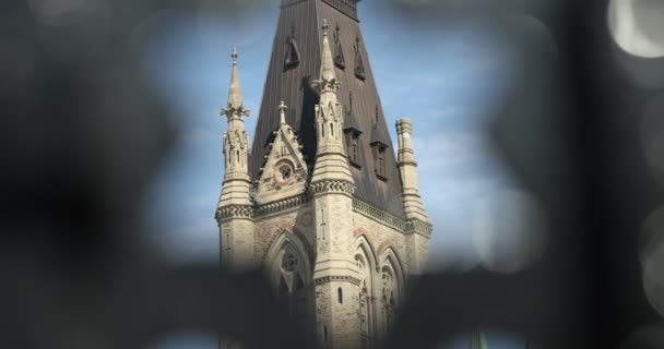 Одна Веж Будівлі Парламенту Західного Блоку Канаді Знялася Через Оттаву — стокове відео