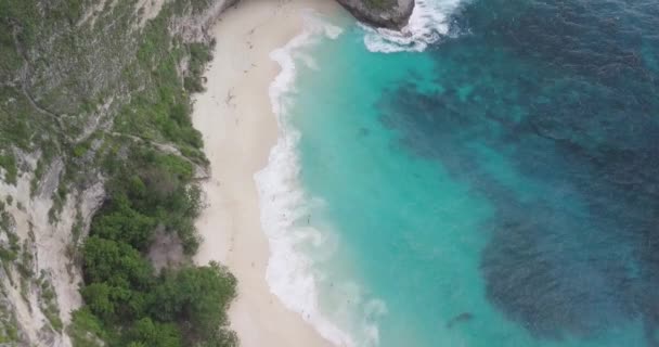 Vista Aérea Praia Isolada Kelingking Nusa Penida Island Bali Lagoa — Vídeo de Stock