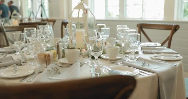 Eleganter Weißer Hochzeitstisch Einem Restaurant Strathmere Wedding Location Und Resort — Stockvideo