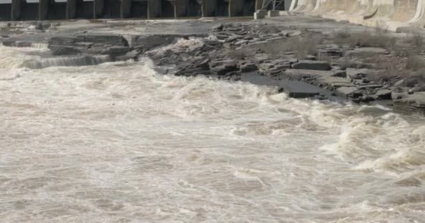 Panning Rocky Shore Raging Waters Ottawa River Reveal Hydro Electric — Stock Video