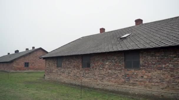 Tegelbyggnader Birkenaus Koncentrationsläger Del Auschwitz Komplexet — Stockvideo