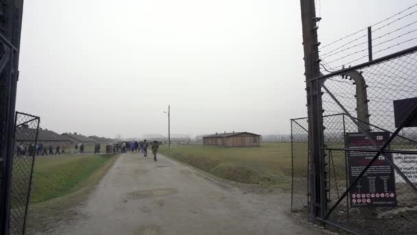 Sidoingången Till Birkenaus Förintelseläger Del Auschwitz Koncentrationsläger — Stockvideo