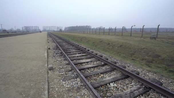 Vías Tren Torre Guardia Campo Concentración Birkenau Parte Del Complejo — Vídeos de Stock