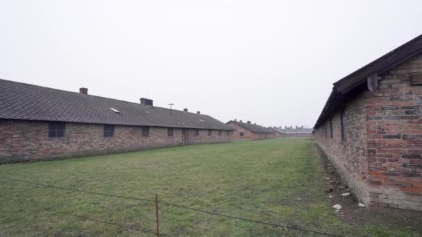 Tegelbyggnader Birkenaus Koncentrationsläger Del Auschwitz Komplexet — Stockvideo