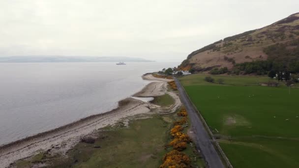 Luchtfoto Van Schotse Stad Catacol Het Eiland Arran Een Bewolkte — Stockvideo