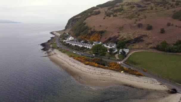 Luchtfoto Van Schotse Stad Catacol Het Eiland Arran Een Bewolkte — Stockvideo