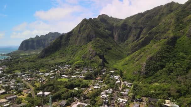 ハワイの東側の山々に続く — ストック動画
