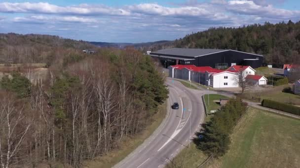 Carro Que Atravessa Campo Ensolarada Suécia Fora Gotemburgo Filmado Por — Vídeo de Stock