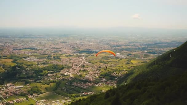 Параплан Рядом Монте Граппа Видом Воздуха Долину Италия — стоковое видео