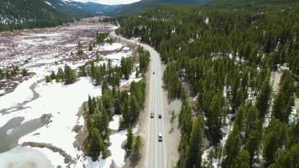 Jeep Wrangler Guida Verso Montagne Innevate Solo Avventura Viaggio Strada — Video Stock