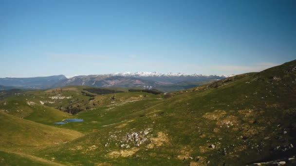 イタリアの背景に雪のアルプスとグラッパ山とアシアゴ高原 — ストック動画