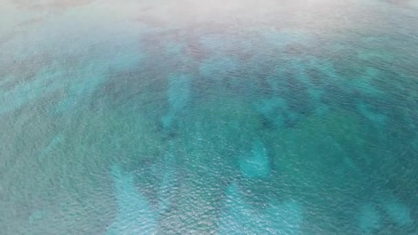 Hermosas Vistas Océano Azul Volando Sobre Arrecife — Vídeos de Stock